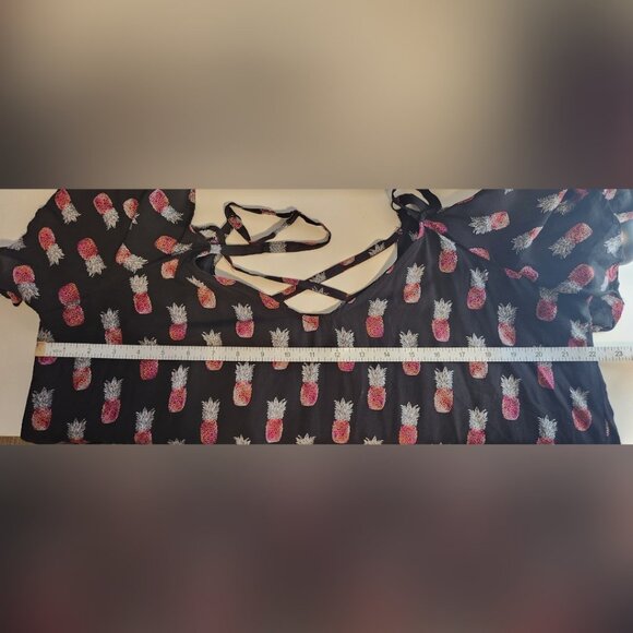 Torrid Black Pineapple Crush Cold Shoulder Top Plus Size 0 - NWOT - Picture 6 of 7